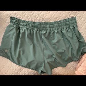 Hotty Hot 2.5 inch Lululemon shorts